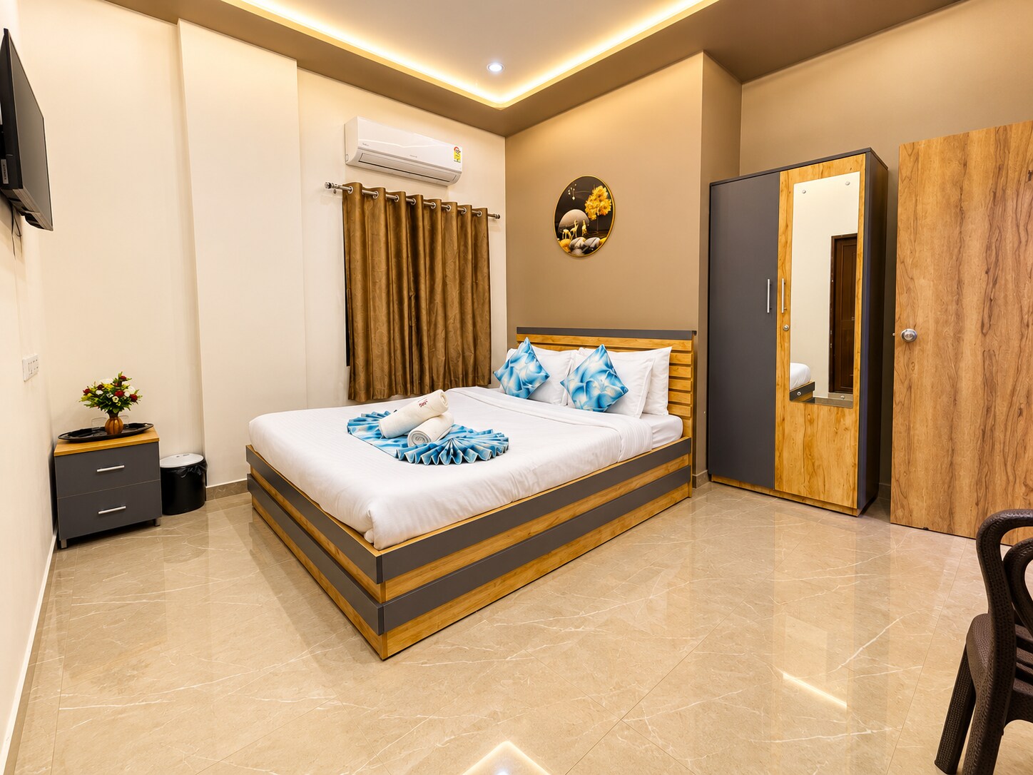 HOTEL THE GRAND MARUTI - Tap to explore photos
