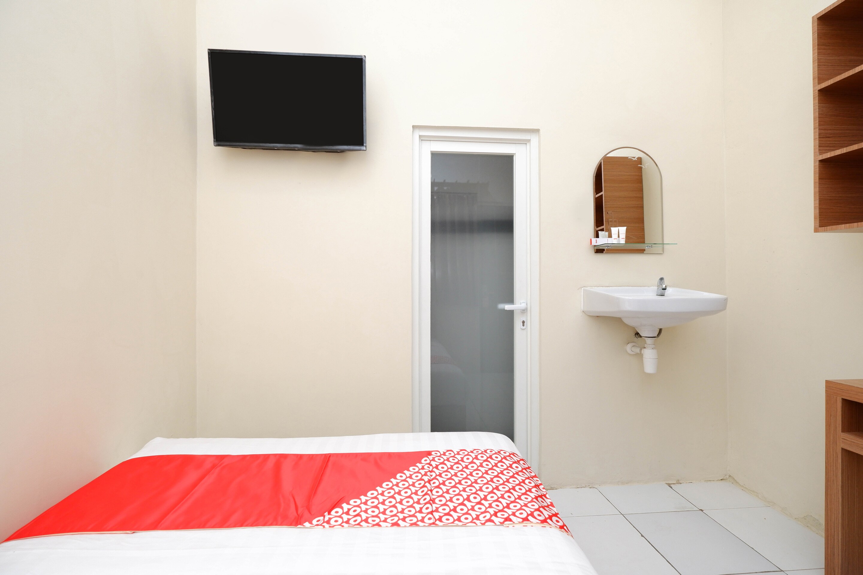 Hotel O Unta Residence - Tap to explore photos
