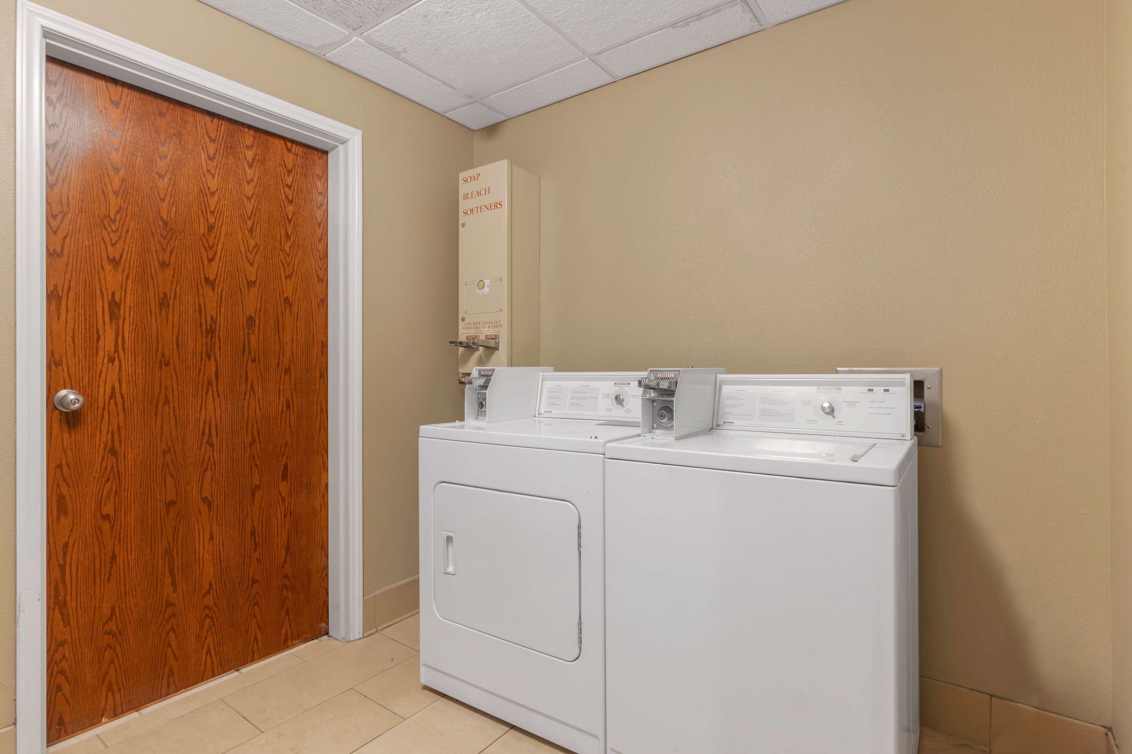 Best Western Plus Olympic Inn - Tap to explore photos