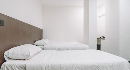 A Hotel Desker Room Type - Superior Triple (No Window)