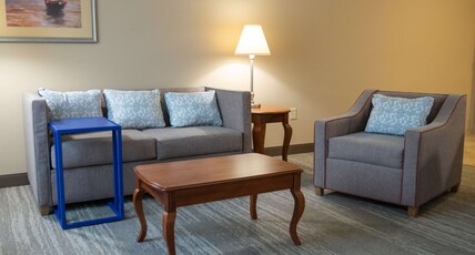 Hampton Inn by Hilton Gloucester Room Type - 2QNS STUDIO SUITE SOFABED