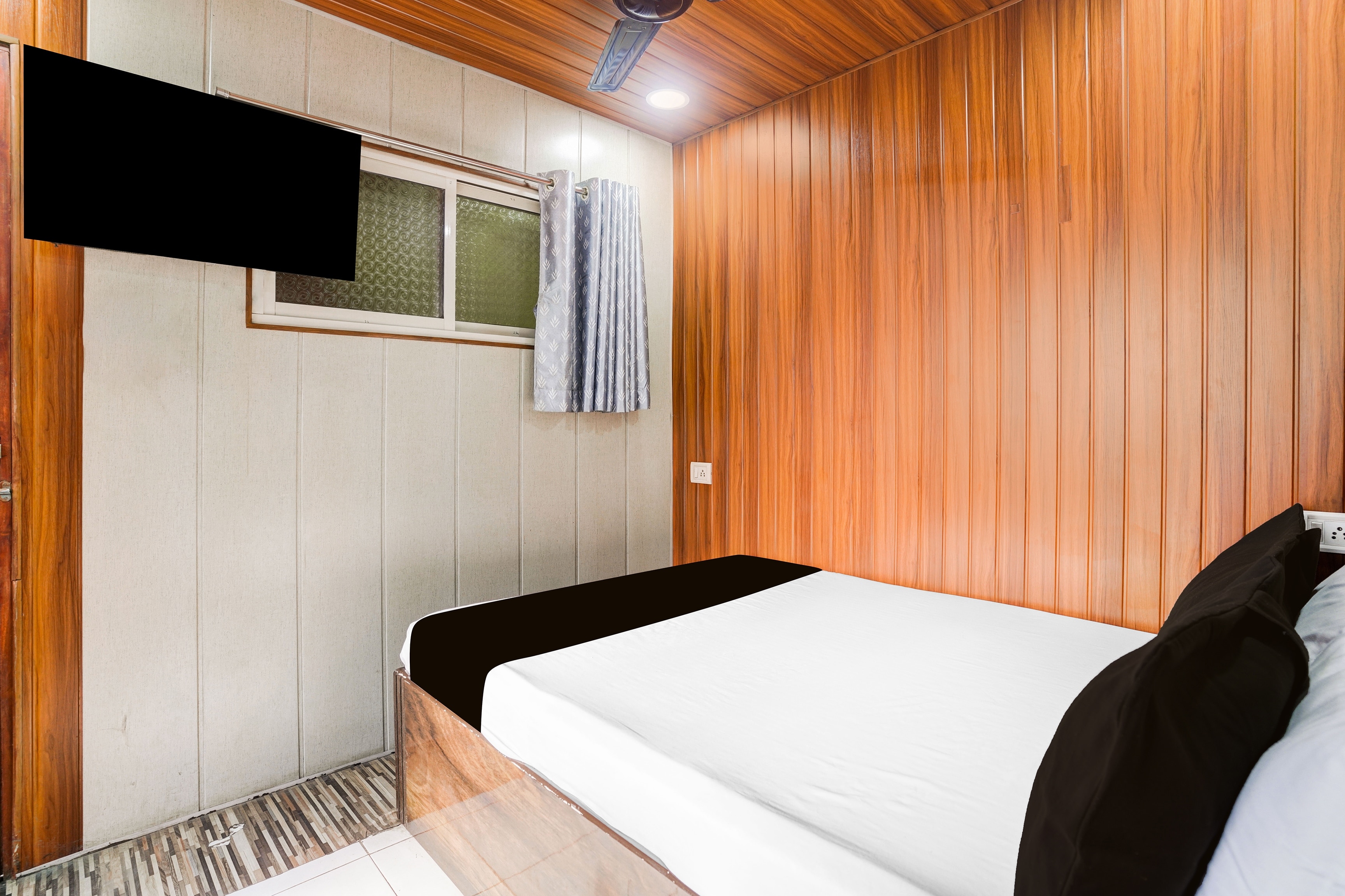 Hotel O Ulhasnagar Railway Junction Formerly Garden Inn - Tap to explore photos