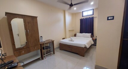 Hotel Hari Gayatri Regent Room Type - Super Deluxe Queen Non AC
