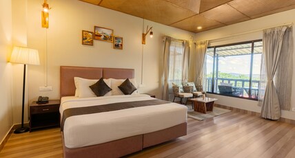 La Nicholas - Lake View (by Summit Hotels) Room Type - Cottage with Lake View and Balcony