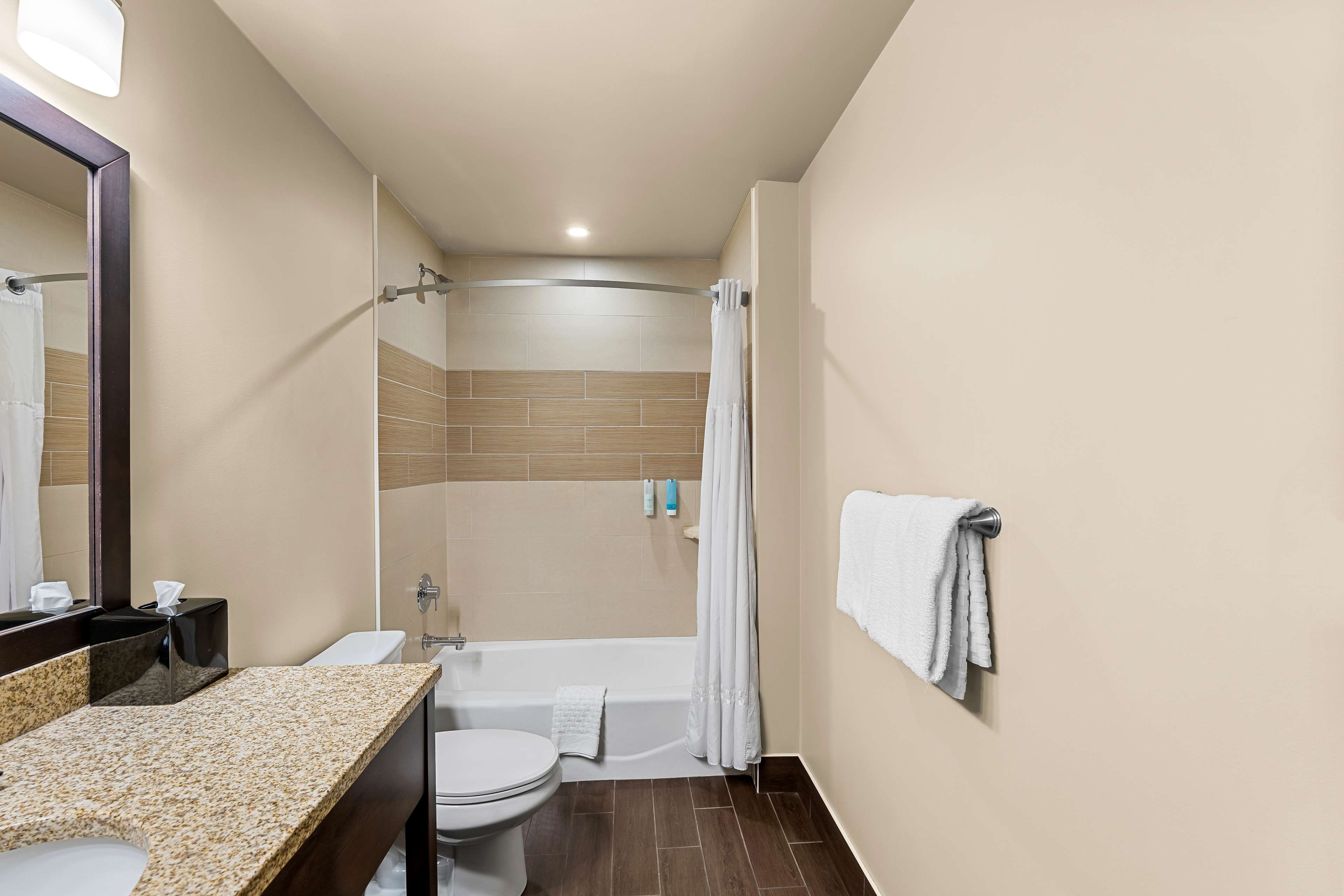Best Western Plus Lacombe Inn & Suites - Tap to explore photos