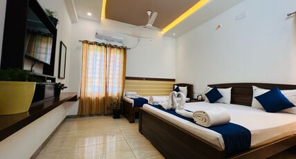 Raja Residency Near Isha Room Type - Triple Cot