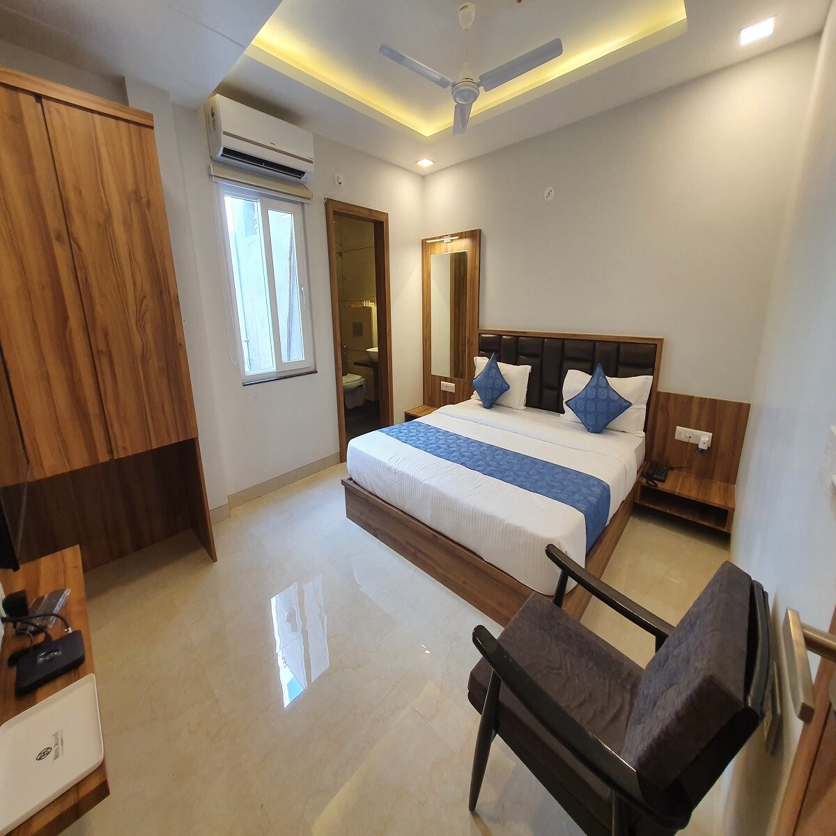 Hotel Bellevue, Mauranipur - Tap to explore photos