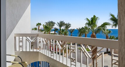 DoubleTree by Hilton Sharks Bay Resort Room Type - KING PREMIUM SUITE SEA