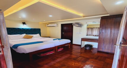 Meghavarsham House boat Room Type - 5 Bedroom Independent Houseboat