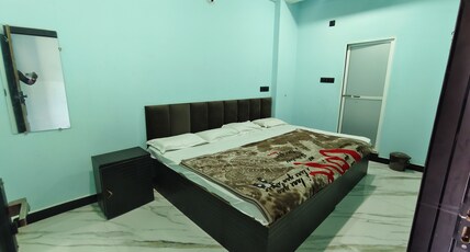 Shiv palace guest House Room Type - 6 Bedded Room