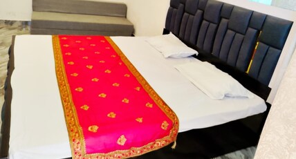 Radhika Guest House Room Type - Standard room