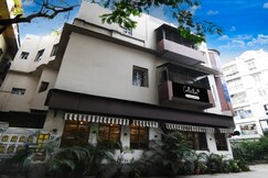 Super Collection O Kalighat Metro Station Formerly RM Guest Home