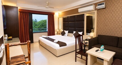 The Luxe JPM Bed & Breakfast Room Type - Deluxe AC Room