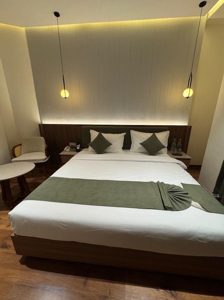 Trevon Hotel Gujrat Centrale - Tap to explore photos