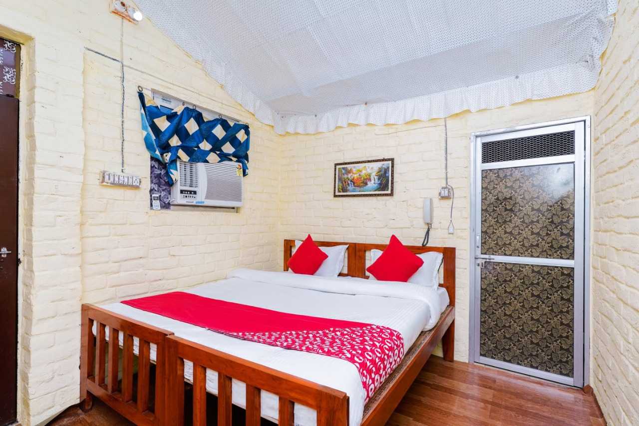 Hotel O RS Woods - Tap to explore photos