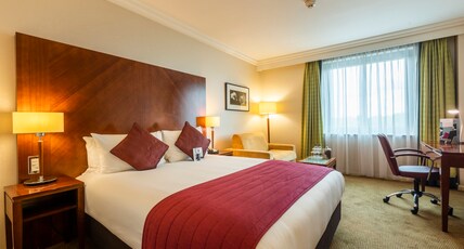 Crowne Plaza BIRMINGHAM NEC Room Type - 1 Queen Standard Single Sofa Bed Crowne Plaza BIRMINGHAM NEC Room Type - 1 Queen Standard Single Sofa Bed
