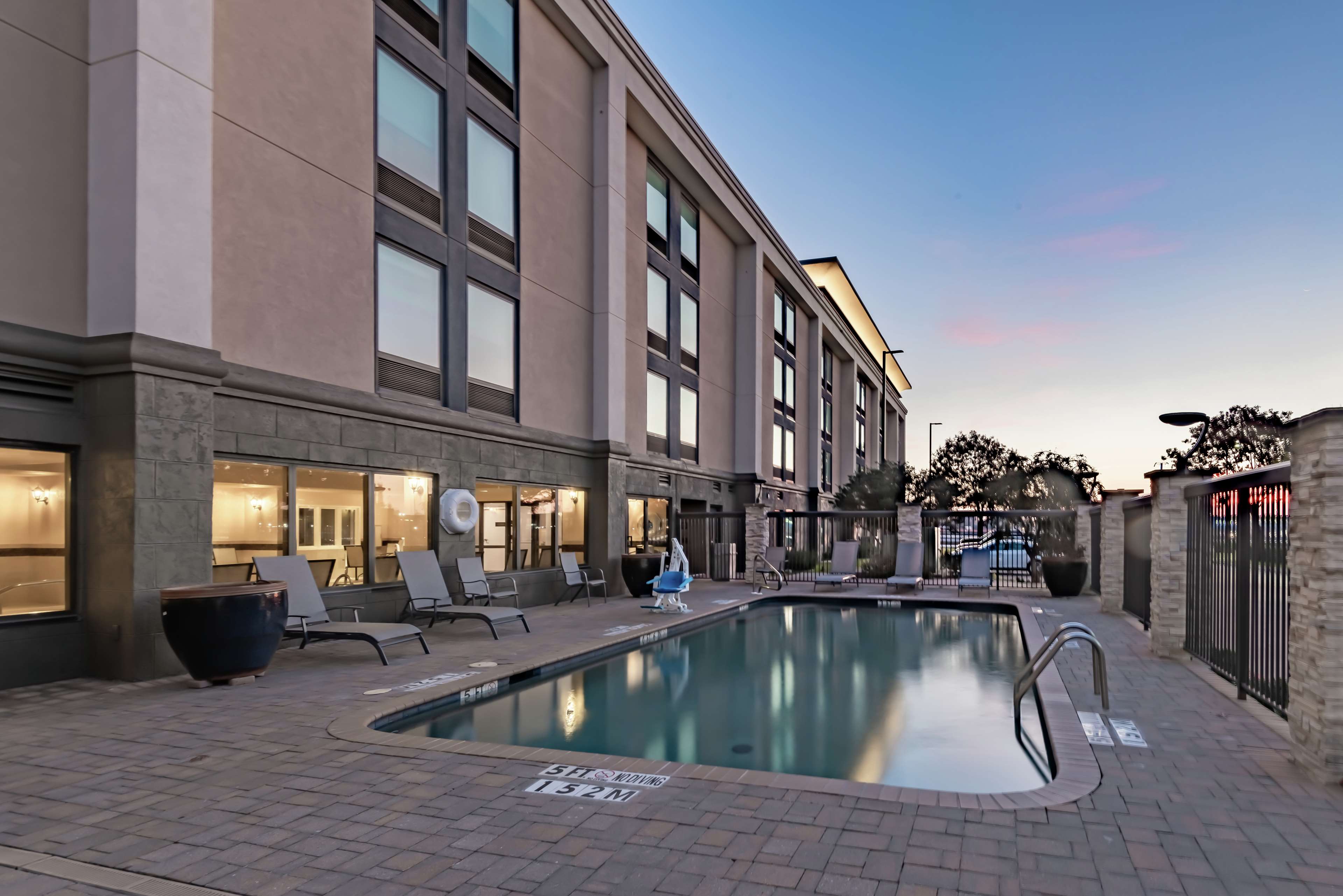 Hampton Inn by Hilton Waco - Tap to explore photos