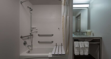 Hilton Garden Inn Owings Mills Room Type - 1KNG 1 BDRM MOB HR ACC TUB