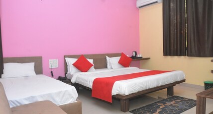 Hotel Fun N Food Room Type - Super Deluxe Room 3 Bed