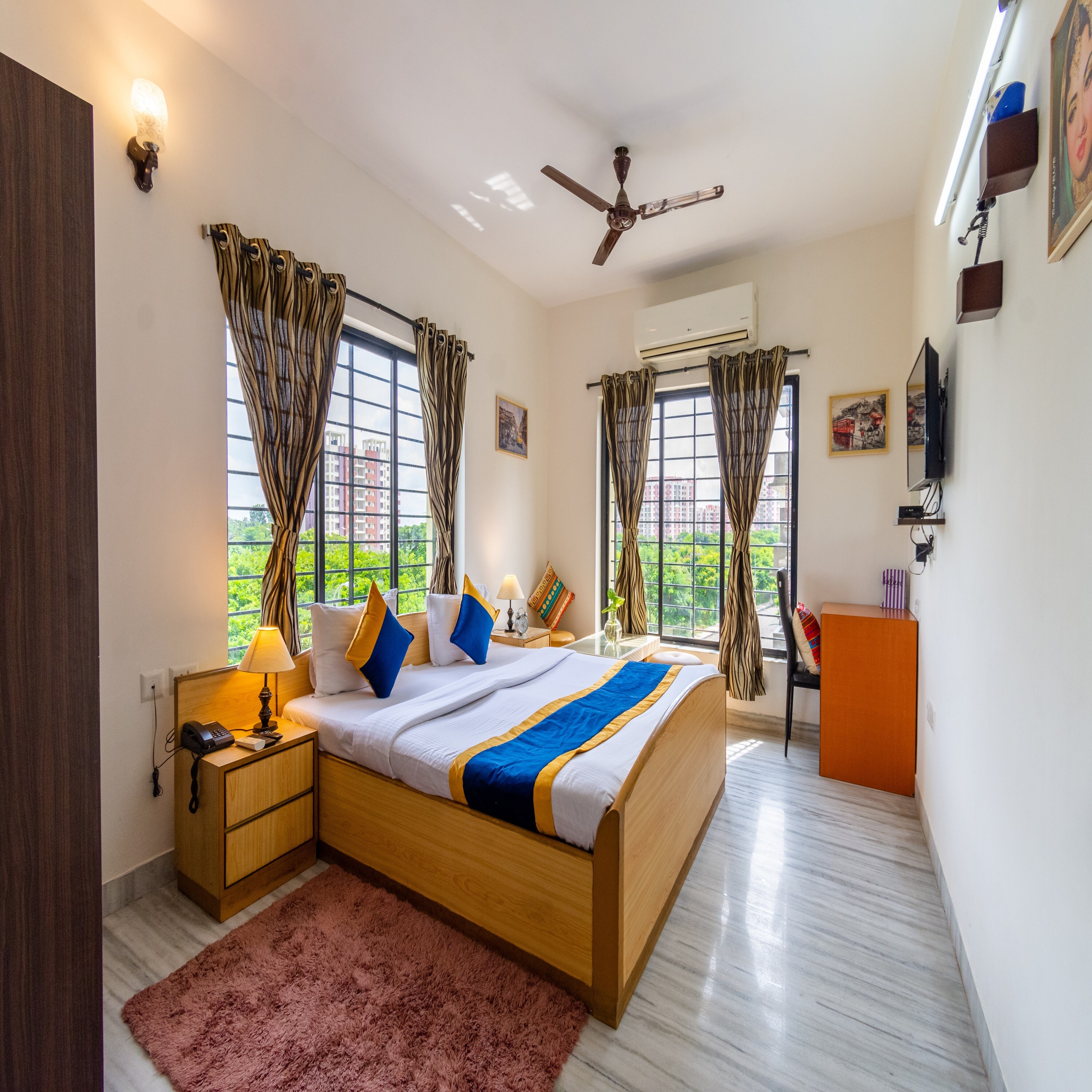 Kolkata themed 4 AC Bedrooms Big Hall and Kitchen - Tap to explore photos