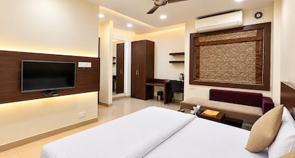 Hotel Alankar Palace (MP Nagar - Bhopal) Room Type - Deluxe Room with Air Conditioning Hotel Alankar Palace (MP Nagar - Bhopal) Room Type - Deluxe Room with Air Conditioning