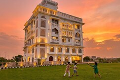 Address of Hotel Shringar Mahal near Chaar Dham Vrindavan