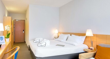 Novotel Torino Corso Giulio Cesare Room Type - Executive room with 1 Queen-size bed and French sofa