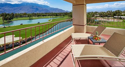 DoubleTree by Hilton Hotel Golf Resort Palm Springs Room Type - 1 KING 2 ROOM CORNER SUITE DoubleTree by Hilton Hotel Golf Resort Palm Springs Room Type - 1 KING 2 ROOM CORNER SUITE