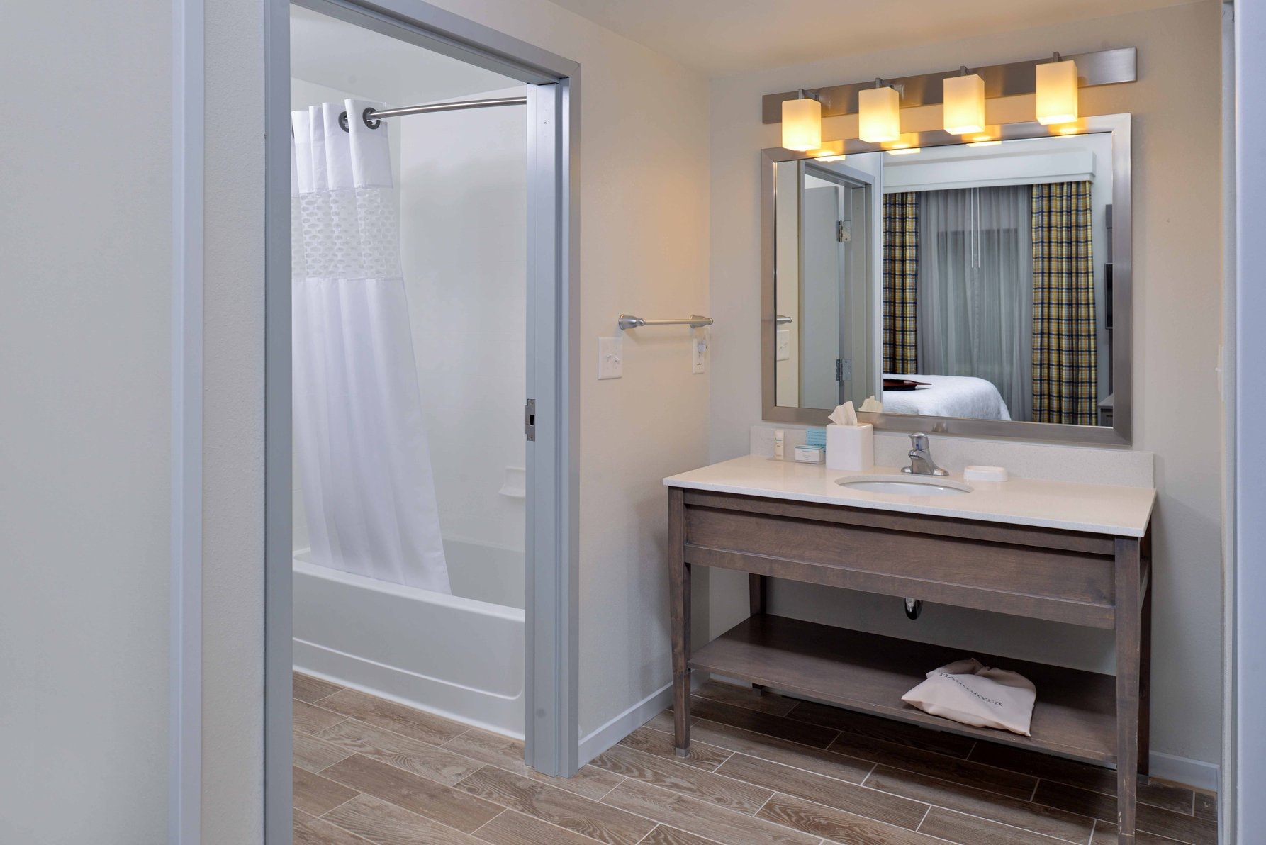 Hampton Inn & Suites by Hilton Shelby - Tap to explore photos