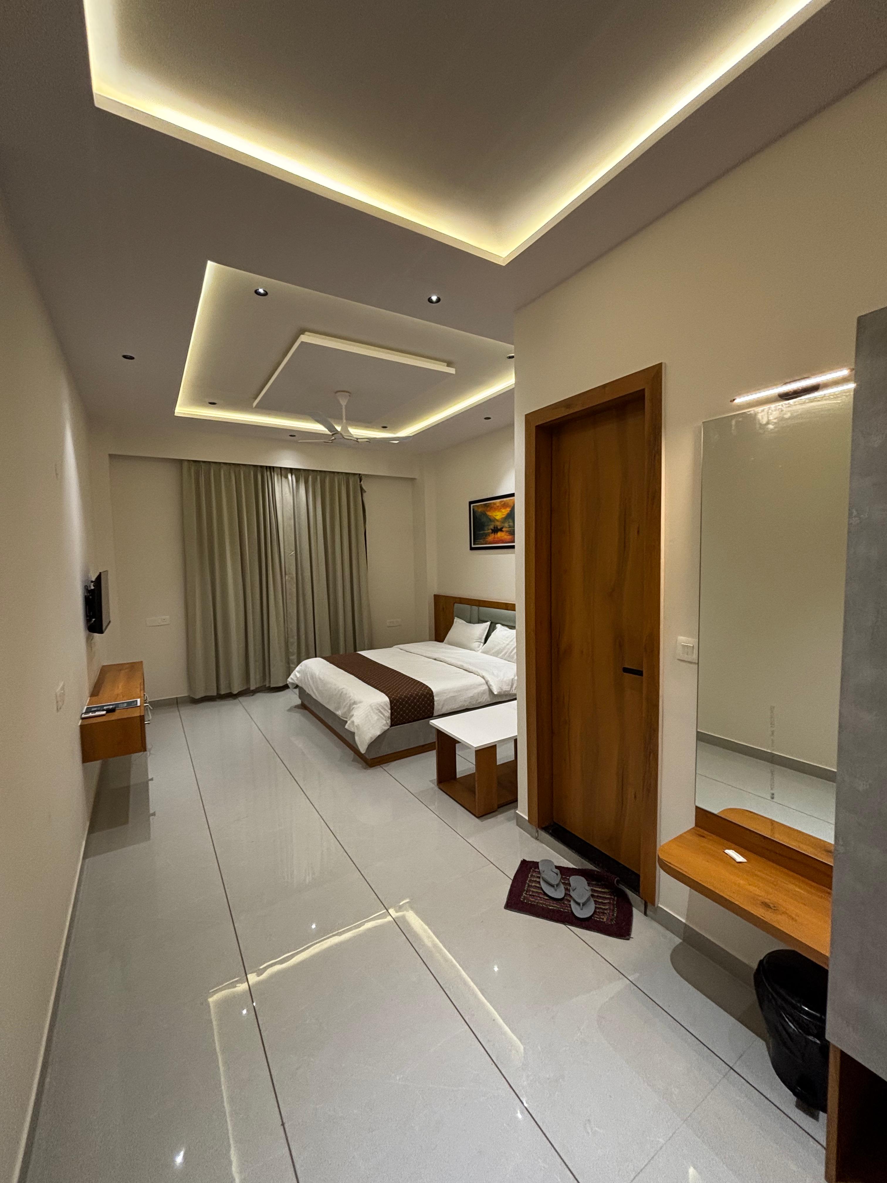 Hotelvandemataram - Tap to explore photos