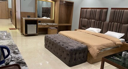 Hotel Shane Avadh Room Type - MAHARAJA SUITE WITH BATH TUB