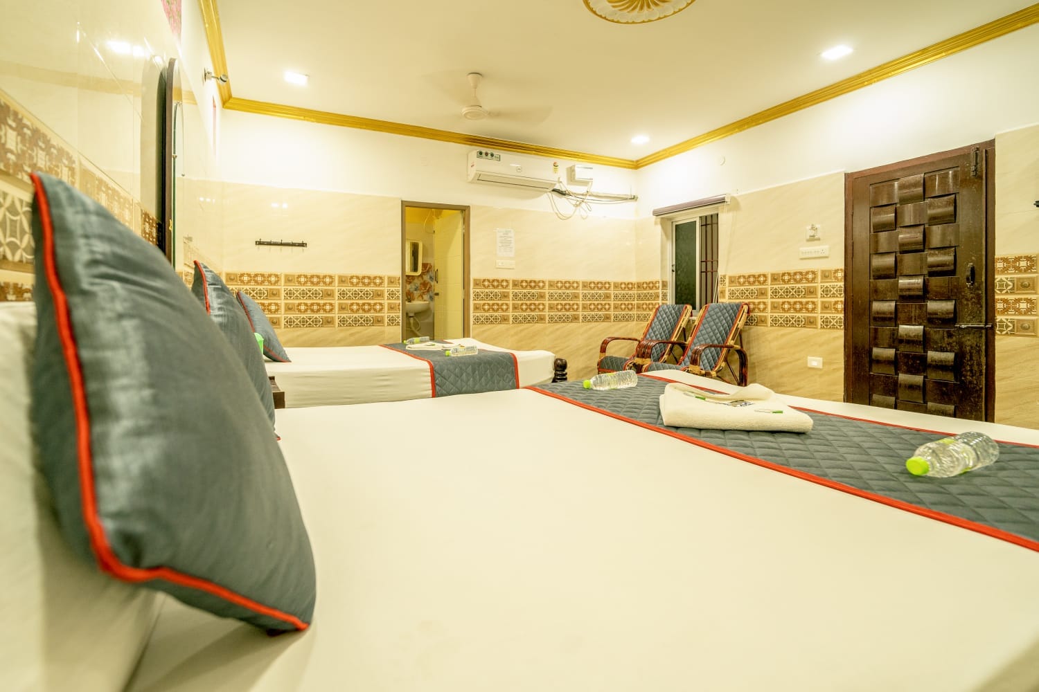 SRI VINAYAGA RESIIDENCY - Tap to explore photos