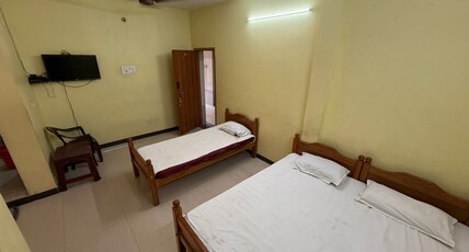 SRI MURUGAN COTTAGE Room Type - 3 Bed Room