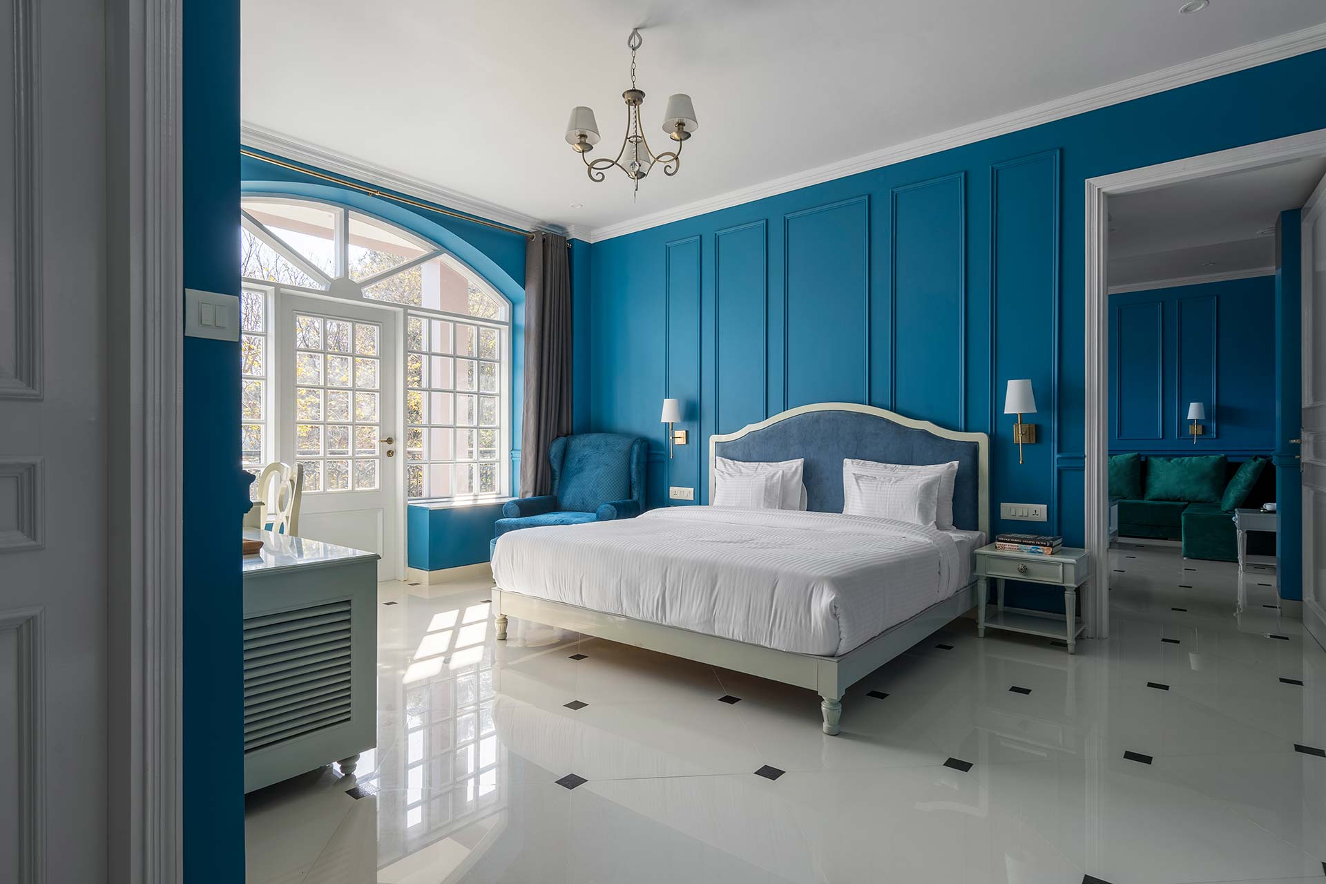 StayVista at The Mansion - 8BHK W/Outdoor Infinity Pool & Jacuzzi - Tap to explore photos