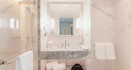 Legacy Hotel Cascais, Curio Collection by Hilton Room Type - KING GUEST ROOM