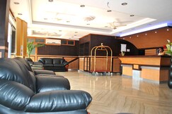 Grasshopper Hotel Grand E Muscat
