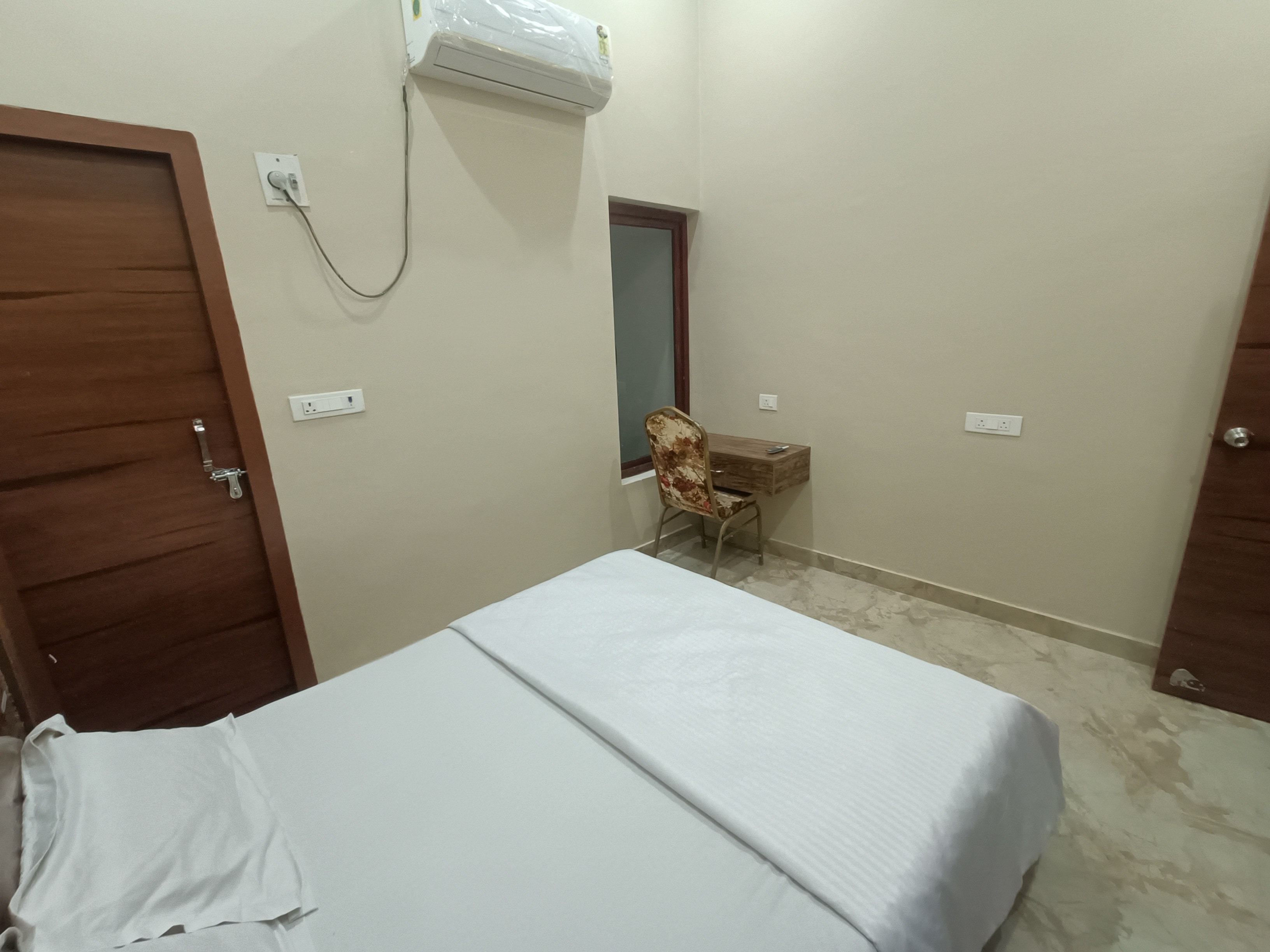 Hotel Shree Mayakunj - Tap to explore photos