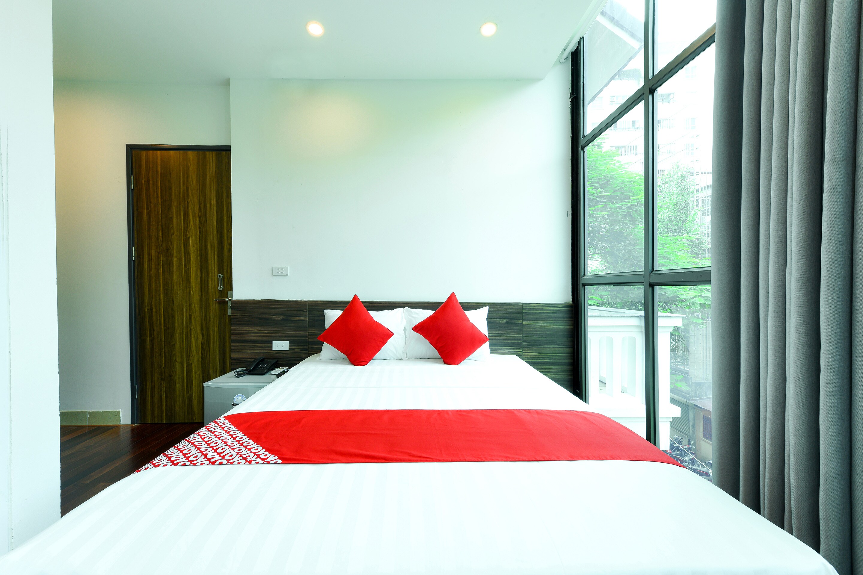 OYO 317 Kim Cuong Hotel 2 - Tap to explore photos