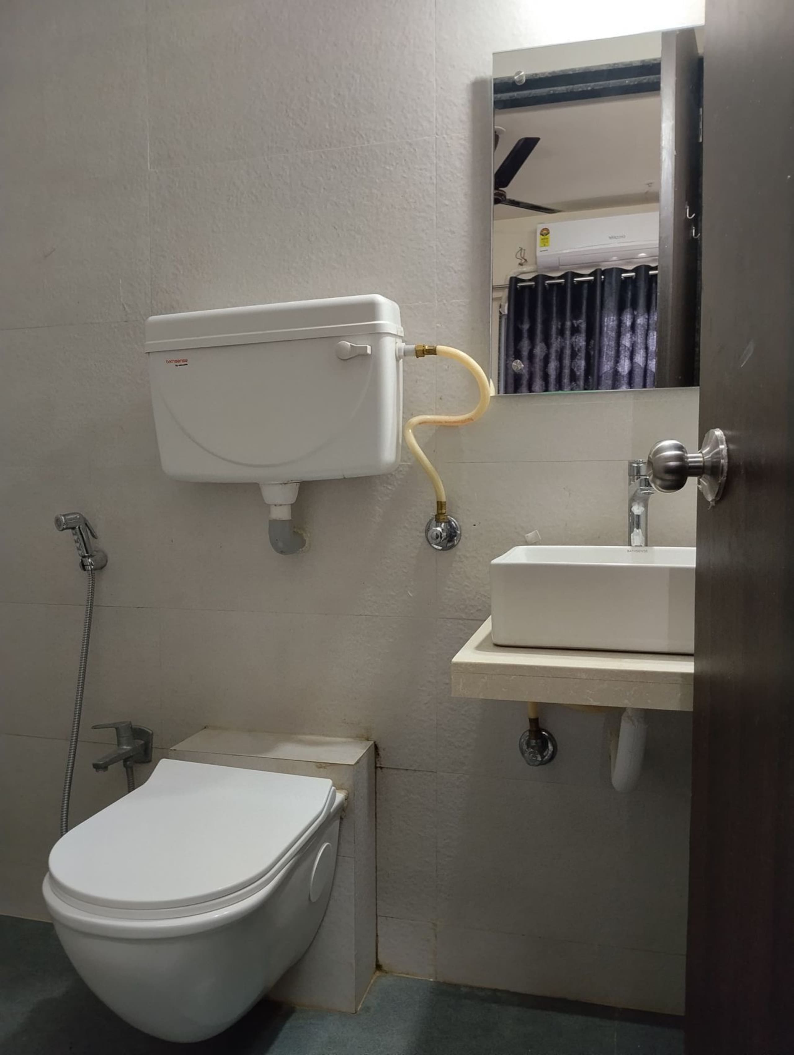 Full one bhk in Thane west near Hiranandani estate - Tap to explore photos
