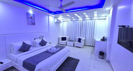 Hotel Skylark by Gabrian Hotels Room Type - Executive Room with Balcony and Hill View