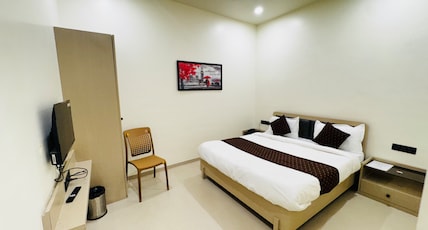 Hotel Ratan Infinity (Near Nagpur Railway Station) Room Type - Deluxe AC Room Hotel Ratan Infinity (Near Nagpur Railway Station) Room Type - Deluxe AC Room