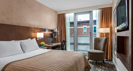 Wyndham Garden Chinatown Room Type - 1 Queen Bed, Premium Room, Lower Floor, Non-Smoking Wyndham Garden Chinatown Room Type - 1 Queen Bed, Premium Room, Lower Floor, Non-Smoking