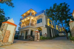 THE LAVIT MALHAR INN