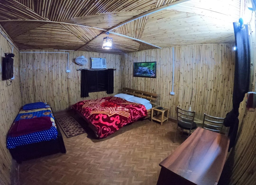 Jungle Huts - Tap to explore photos