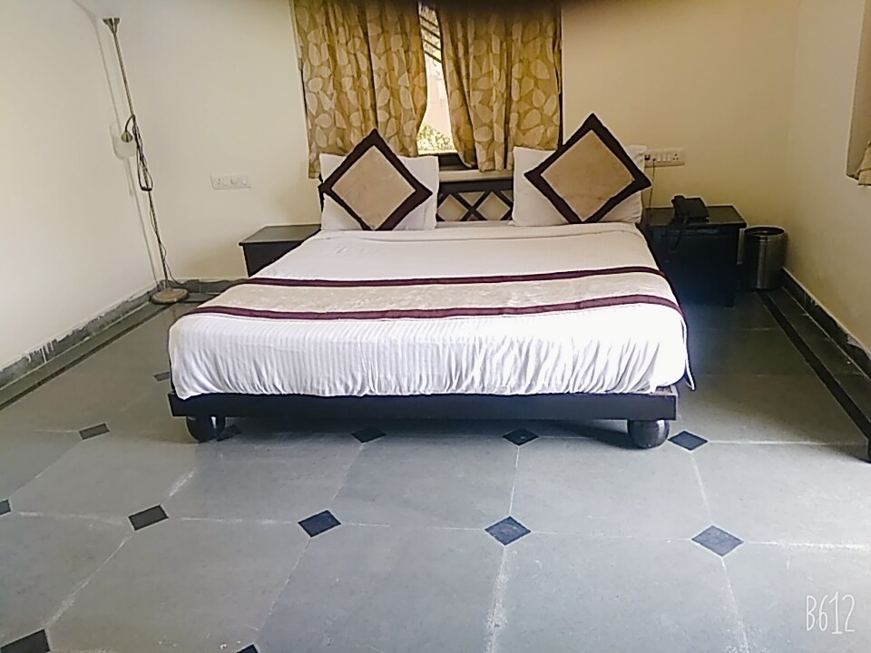 Everest Resort - Tap to explore photos