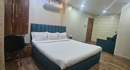 Hotel Amrit Palace Room Type - AC deluxe Room