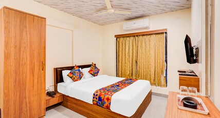 FabHotel Omkar & Lodging - Phoenix Market City Room Type - Deluxe Room