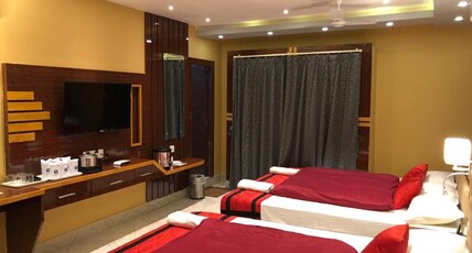 BALAKA LODGE Room Type - 6BED DELUXE AC WITH BALCONY (ALL GUEST MUST CARRY ID PROOF)