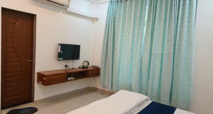 BELLEVUE RETREAT Room Type - AC room with Double Bed and ensuite bathroom BELLEVUE RETREAT Room Type - AC room with Double Bed and ensuite bathroom