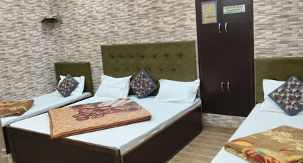 Hotel Qasmi Lodge Room Type - Quadruple Room with Private Bathroom